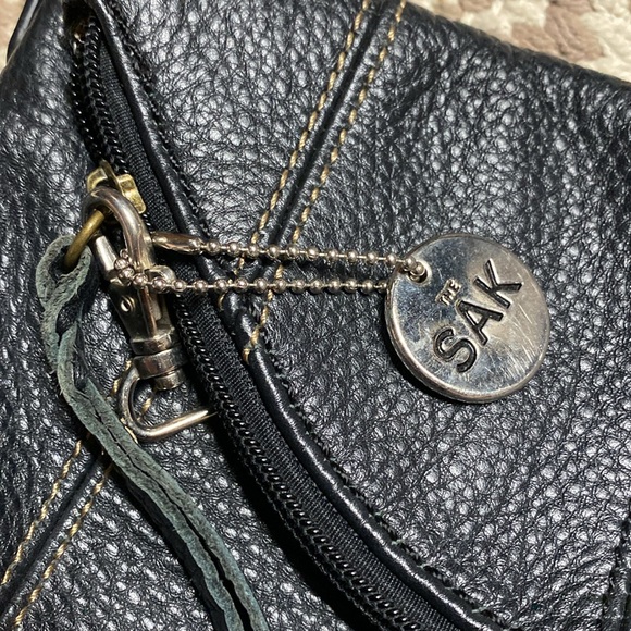 The sak Deena flop crossbody bag black pebbled leather purse fold over zip flap - Picture 2 of 12